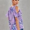 Vijolična bluza z odprtimi rameni
