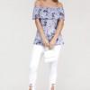Vijolična cvetlična bluza  s carmen izrezom
