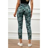 Zelene kamuflažne kavbojke Hana z žepi