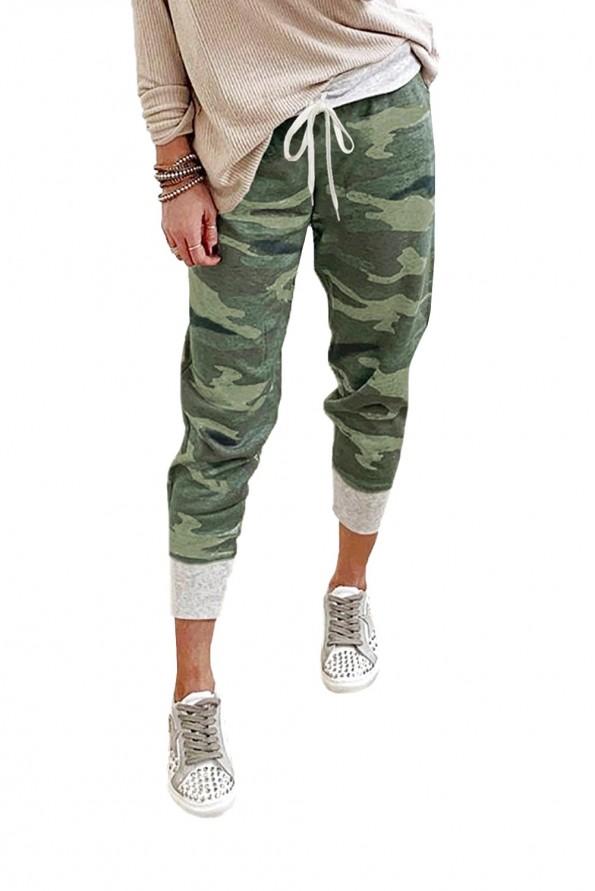 Zelene športne hlače Eliana z vojaškim motivom