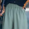 Zelene udobne kratke hlače Alexandra z visokim pasom