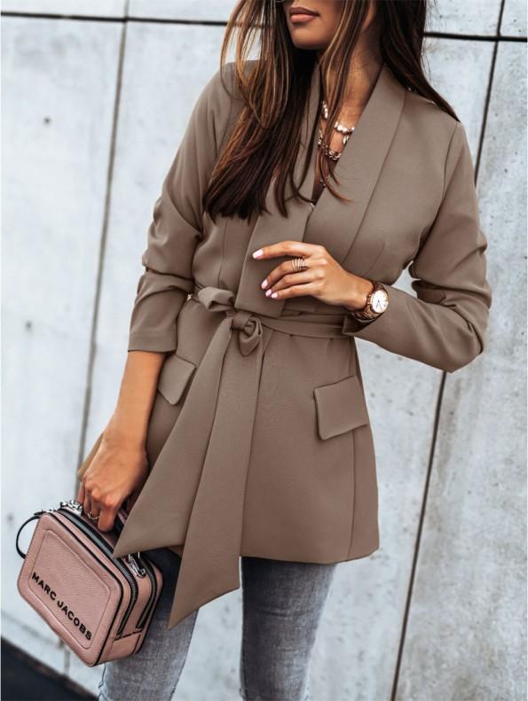 Eleganten dolgi jopič s pasom v rjavi barvi Gabry