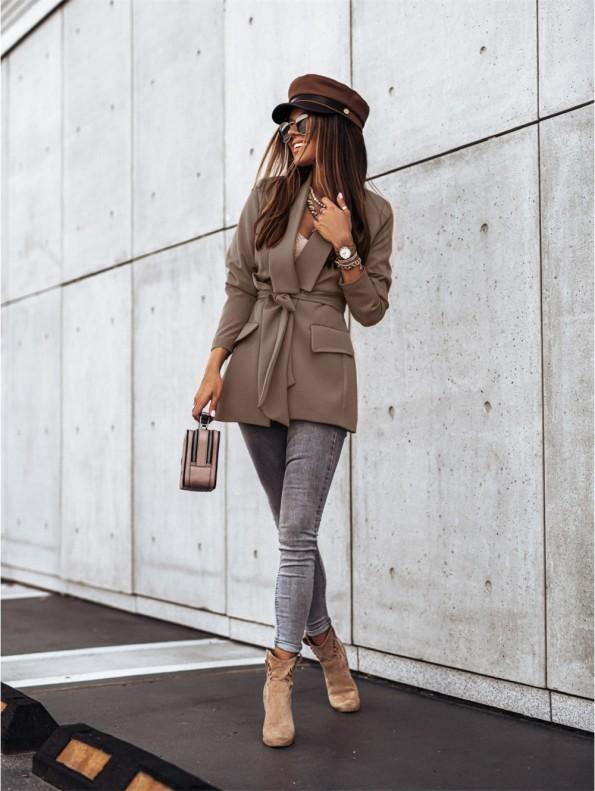 Eleganten dolgi jopič s pasom v rjavi barvi Gabry