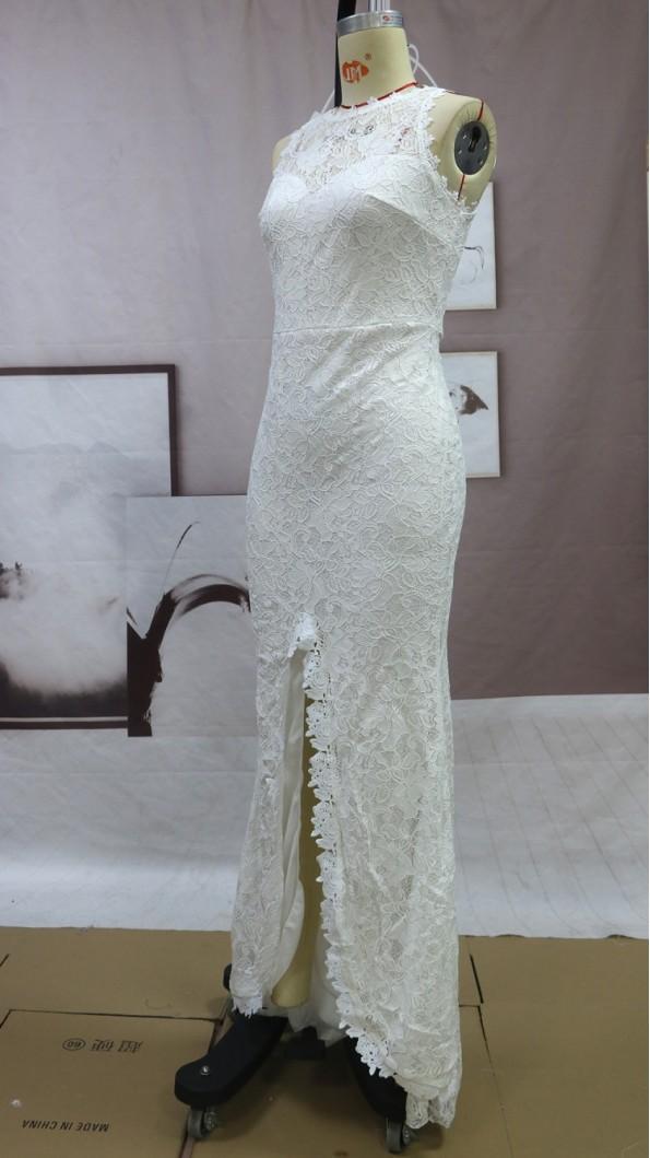 Elegantna poročna obleka s čipko brez rokavov v beli barvi Victoria
