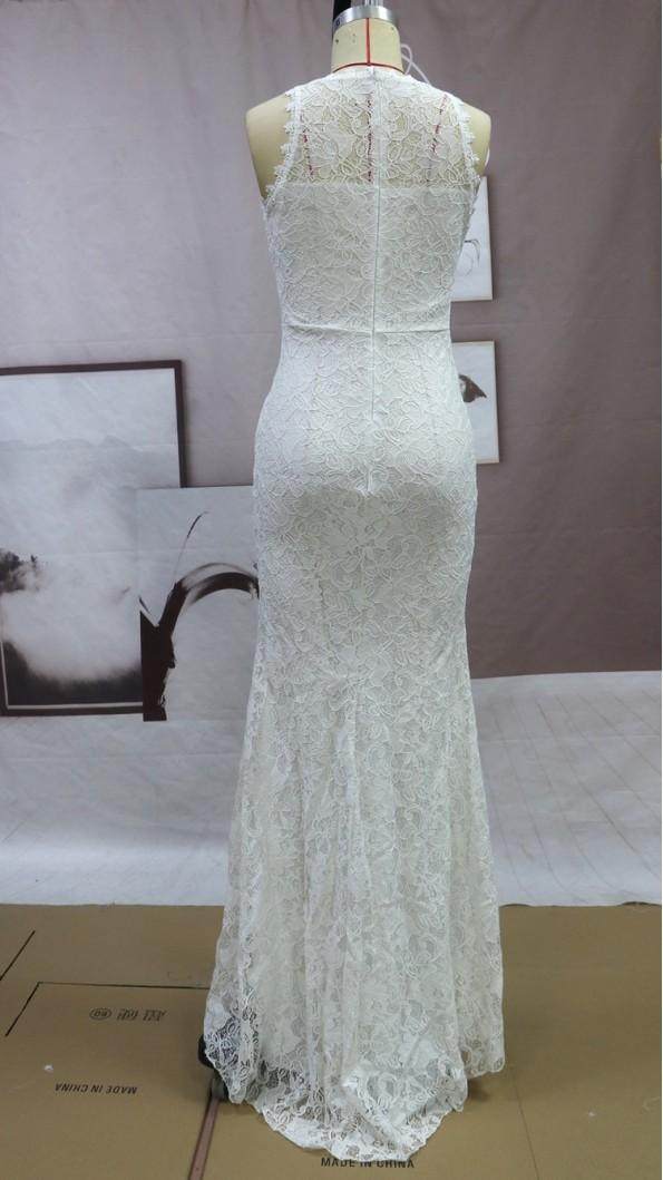 Elegantna poročna obleka s čipko brez rokavov v beli barvi Victoria