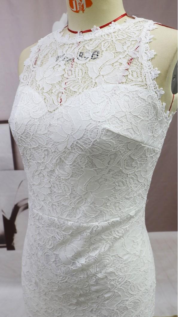 Elegantna poročna obleka s čipko brez rokavov v beli barvi Victoria