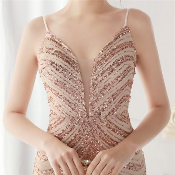 Elegantna večerna obleka brez naramnic z zlatimi sijočimi bleščicami  Quella