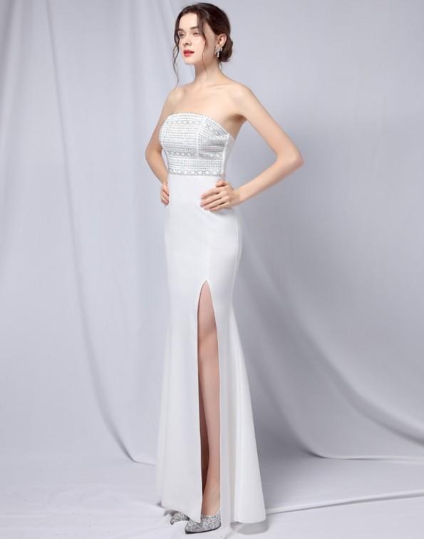 Bela večerna in poročna obleka brez naramnic z zgornjimi režami Donna