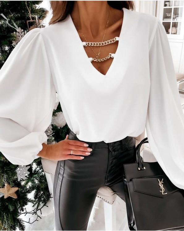 Elegantna bela bluza z dolgimi rokavi in prsno verigico Tea