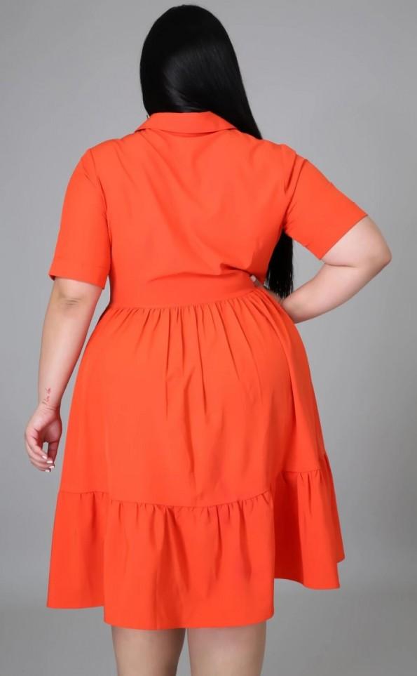 Oranžna drsalna obleka za močnejše postave Inna