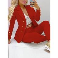 Rdeči blazer s hlačami z zlatimi gumbi za zapenjanje rokavih  Nora